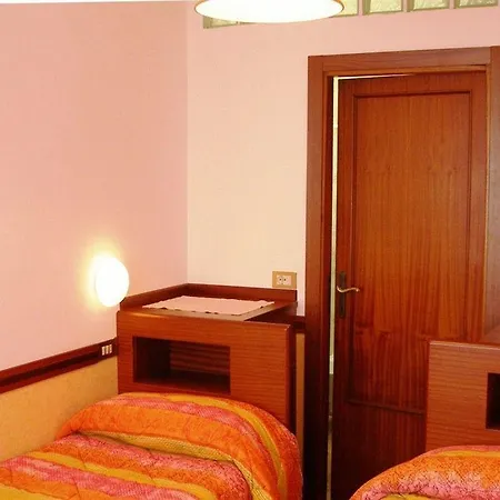 Hotel Signa 2*